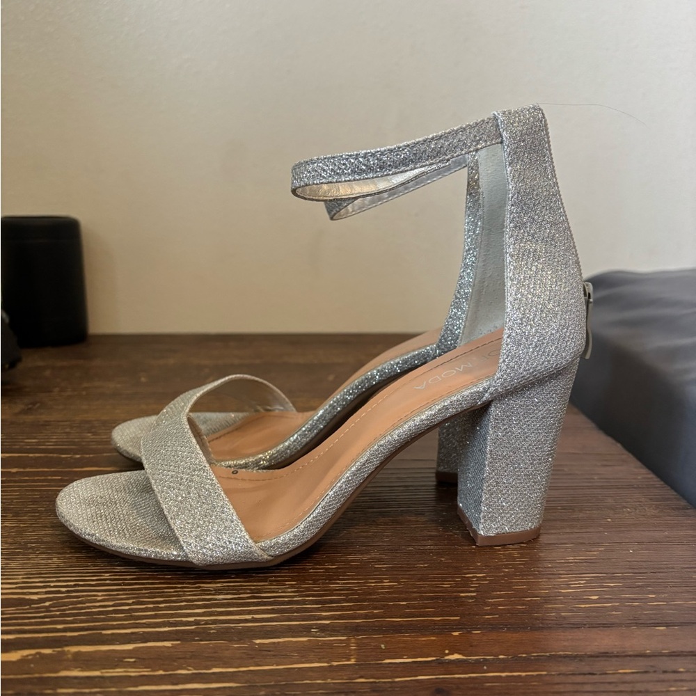 TOP Moda Glittery Silver Heels